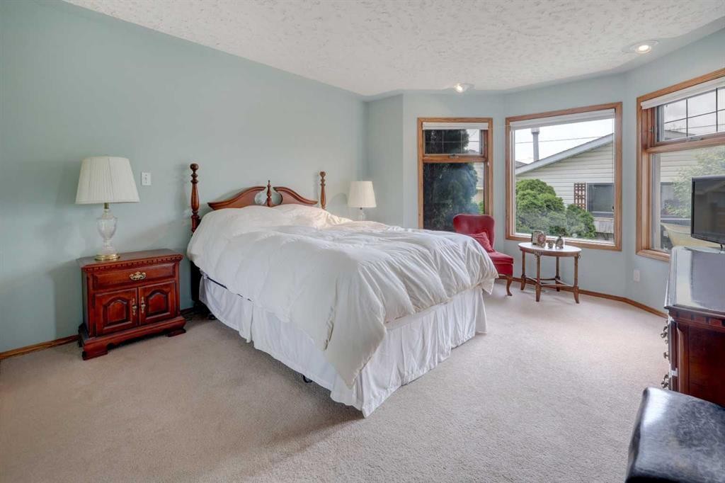 415 8 Street East, Drumheller, AB