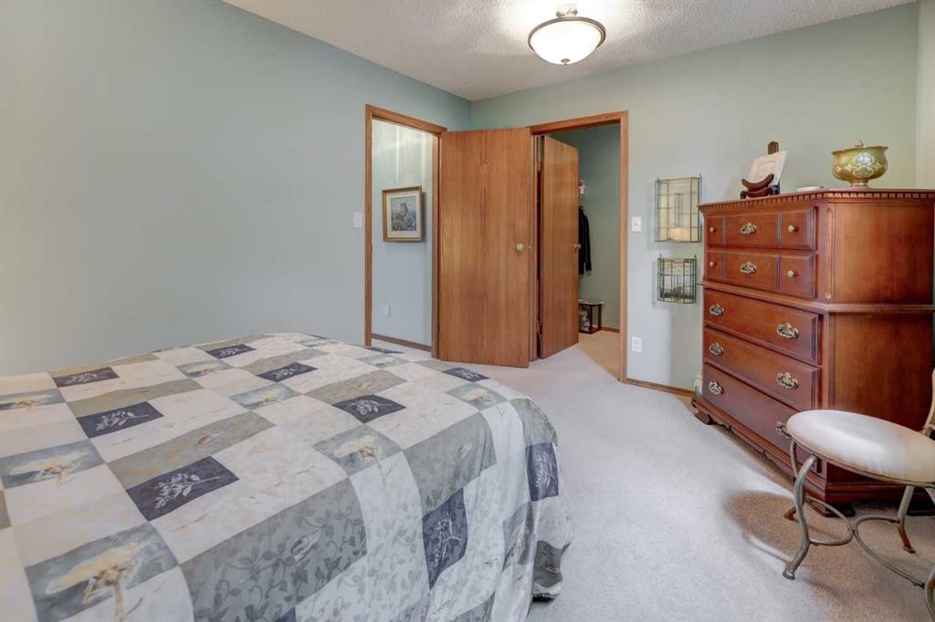 415 8 Street East, Drumheller, AB