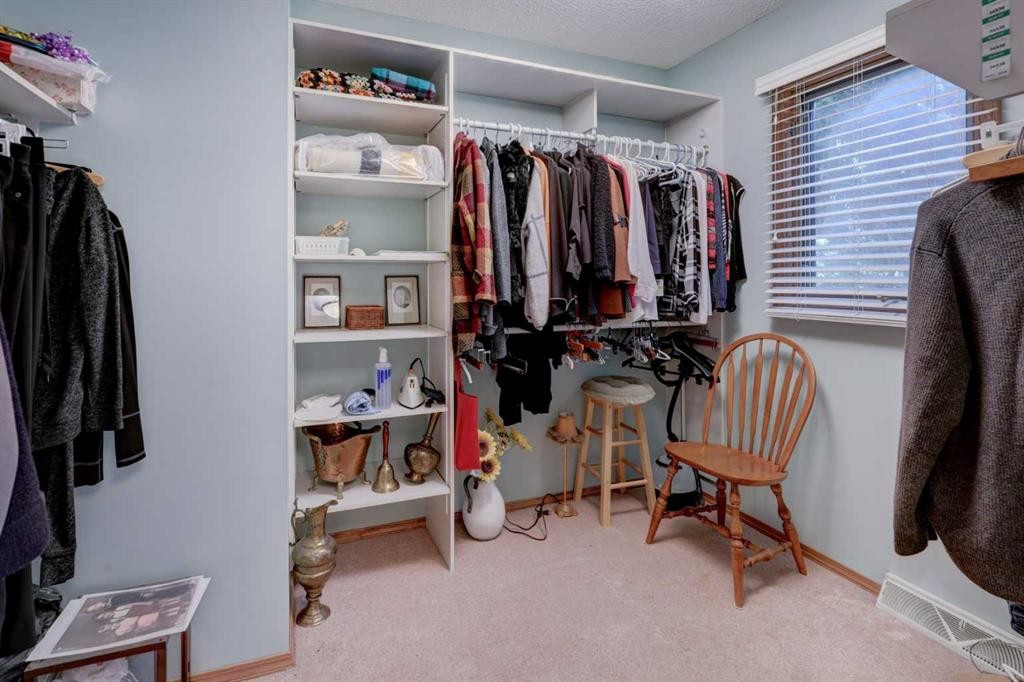 415 8 Street East, Drumheller, AB