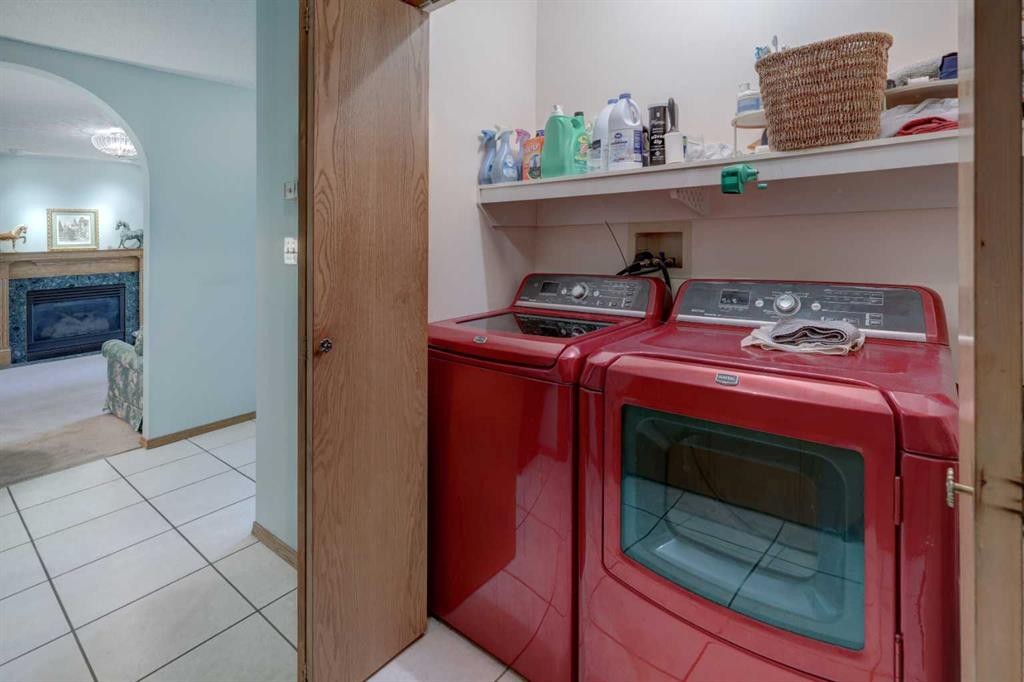 415 8 Street East, Drumheller, AB