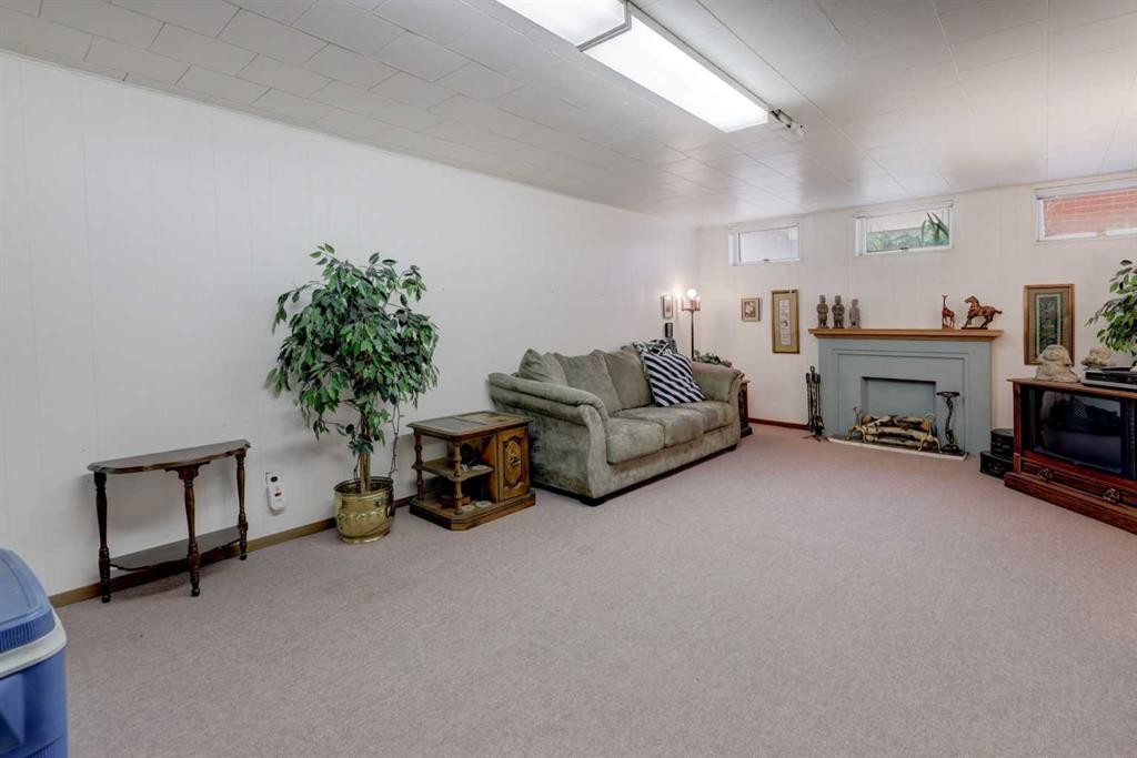 415 8 Street East, Drumheller, AB