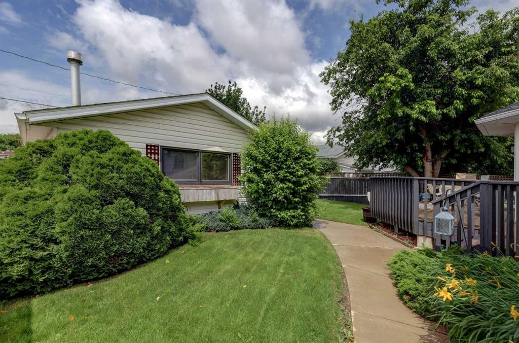 415 8 Street East, Drumheller, AB