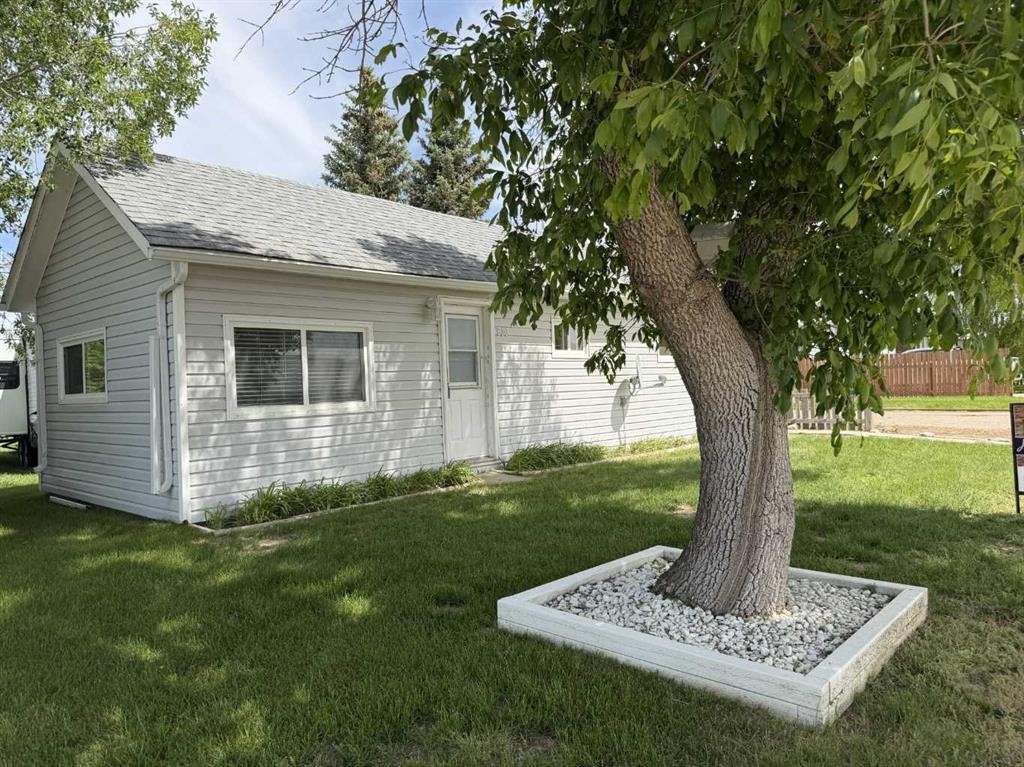 830 1 Avenue, Vauxhall, AB