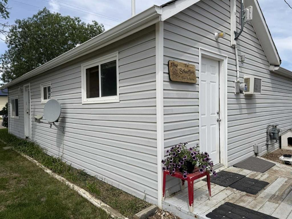 830 1 Avenue, Vauxhall, AB