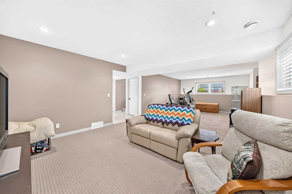 45 Vantage Crescent, Olds, AB