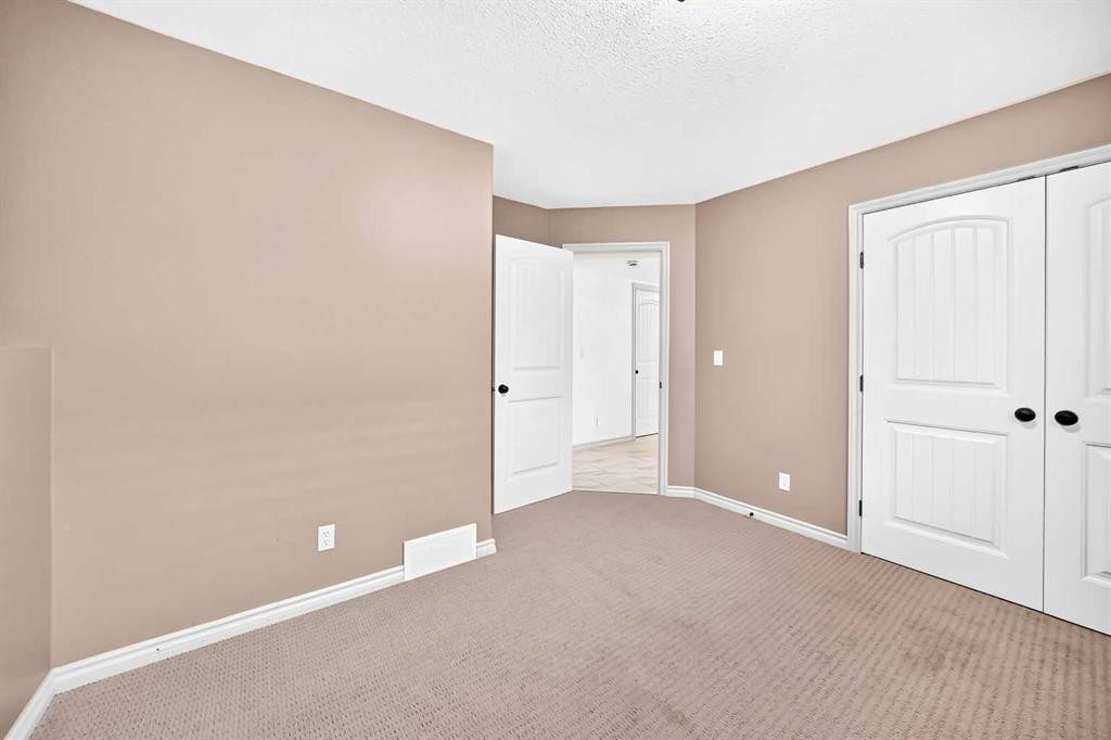 45 Vantage Crescent, Olds, AB