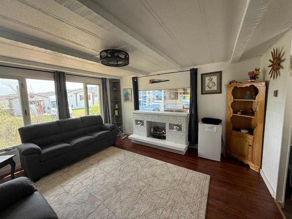 64 Greenwood Villa, Drumheller, AB