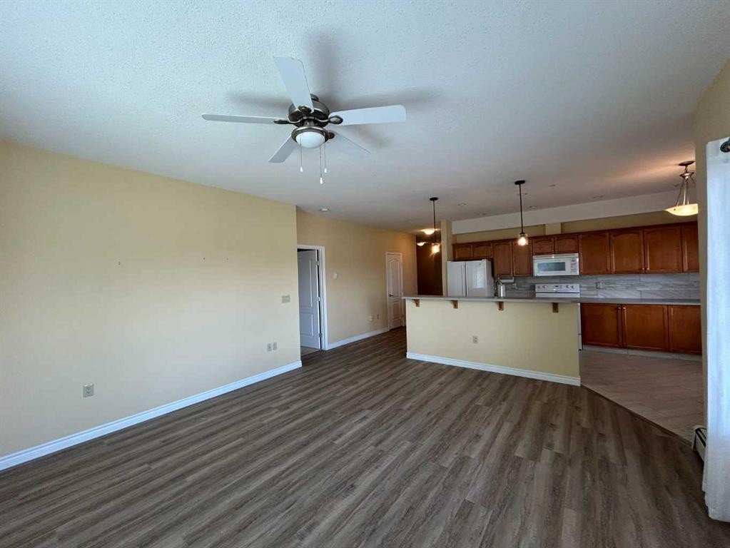 201-4403 67A Avenue, Olds, AB
