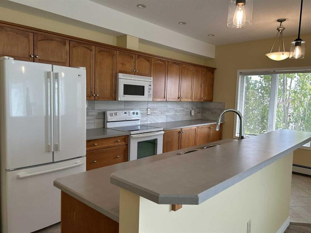 201-4403 67A Avenue, Olds, AB