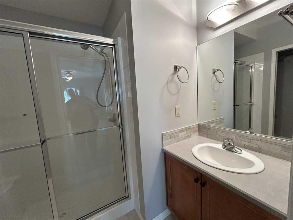 201-4403 67A Avenue, Olds, AB