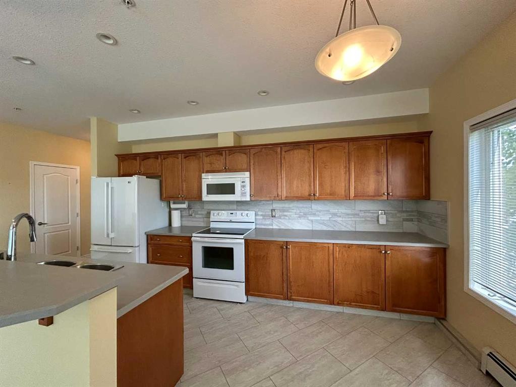 201-4403 67A Avenue, Olds, AB