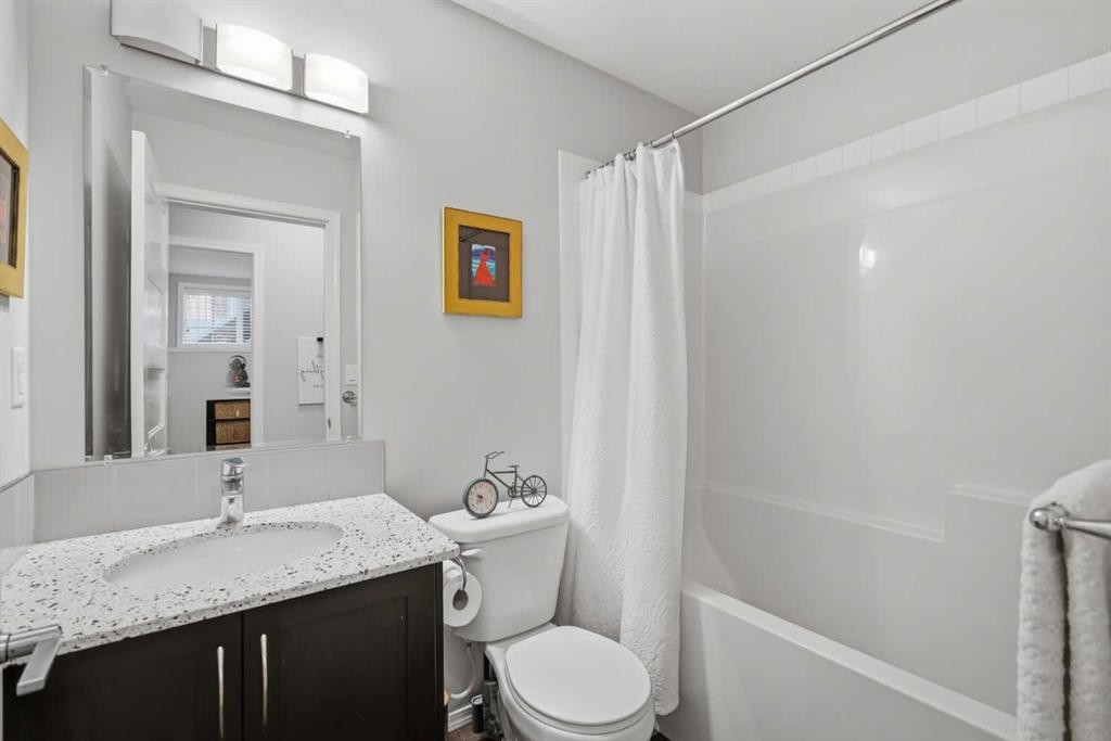 4 Golden Crescent, Red Deer, AB - Indoor Photo Showing Bathroom