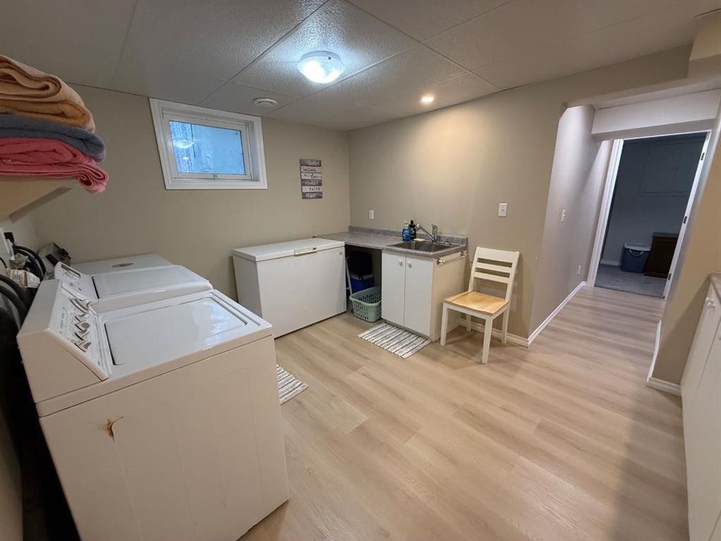 422 15 Street E, Drumheller, AB - Indoor Photo Showing Laundry Room