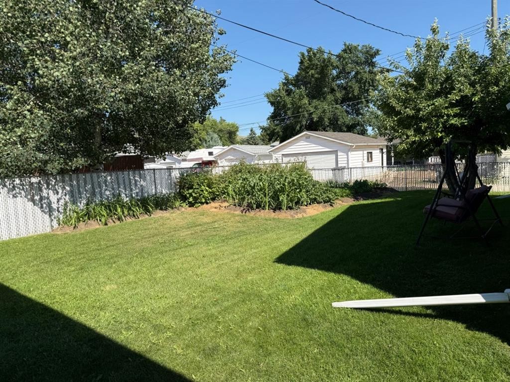 422 15 Street E, Drumheller, AB - Outdoor