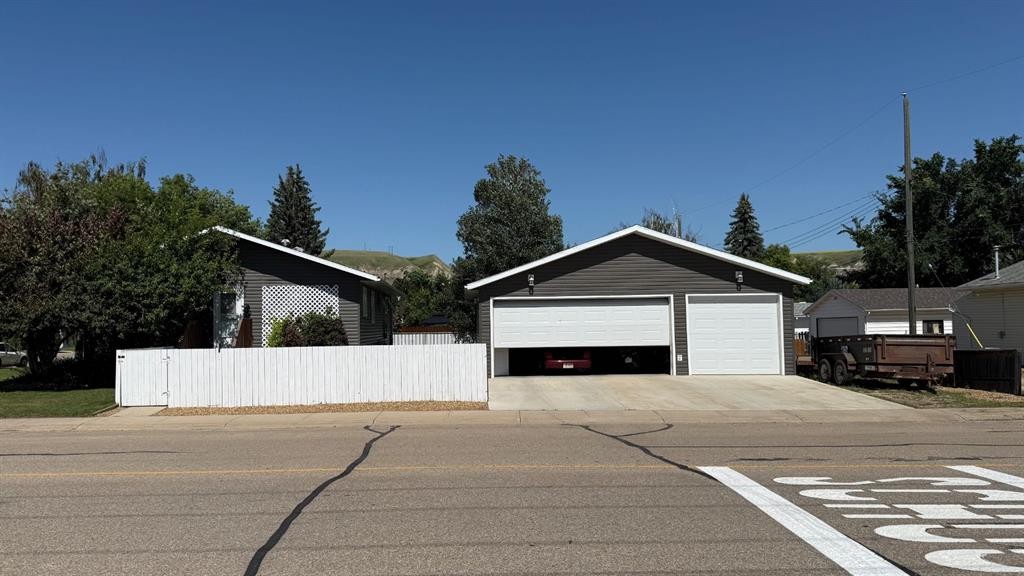 422 15 Street E, Drumheller, AB - Outdoor