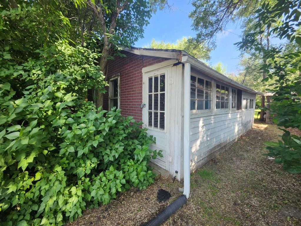 244 2 Avenue, Drumheller, AB - Outdoor