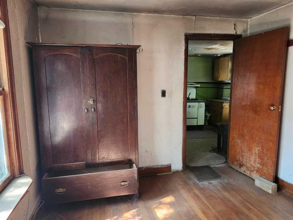 244 2 Avenue, Drumheller, AB - Indoor Photo Showing Other Room