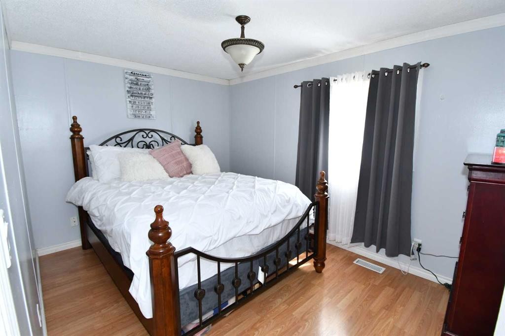 53 Maple Drive West, Brooks, AB