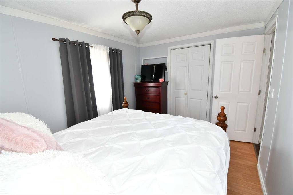 53 Maple Drive West, Brooks, AB