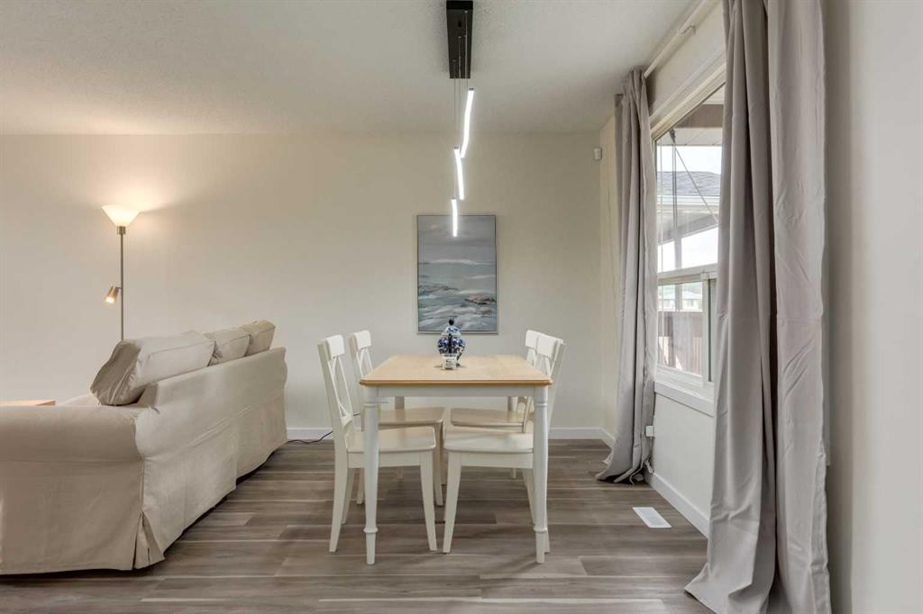 4627 73 Street Nw, Calgary, AB - Indoor Photo Showing Dining Room