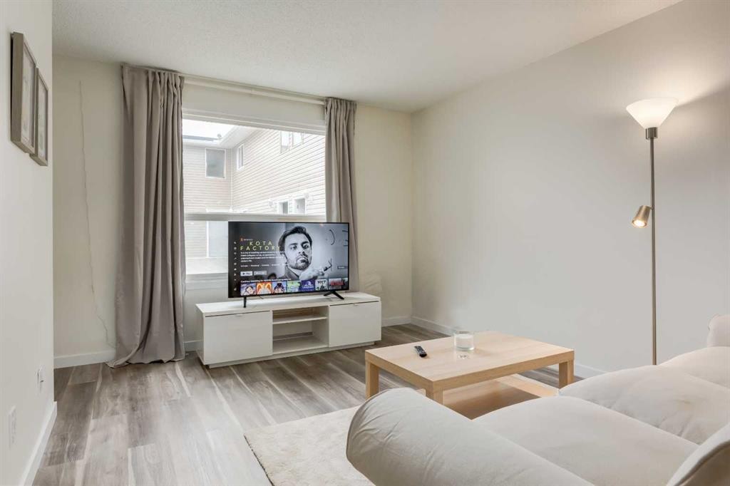 4627 73 Street Nw, Calgary, AB - Indoor