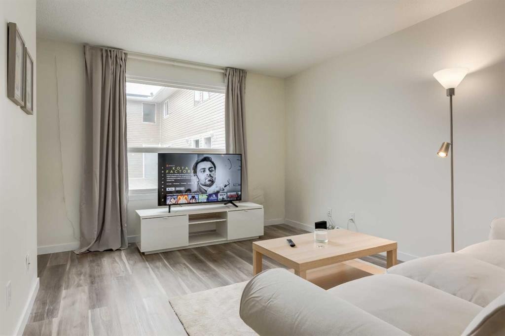 4627 73 Street Nw, Calgary, AB - Indoor