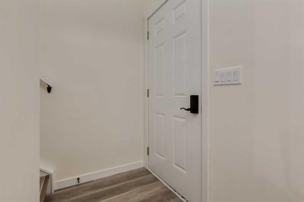 4627 73 Street Nw, Calgary, AB - Indoor Photo Showing Other Room