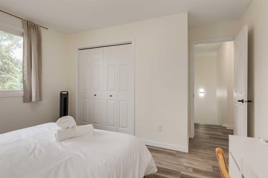 4627 73 Street Nw, Calgary, AB - Indoor Photo Showing Bedroom