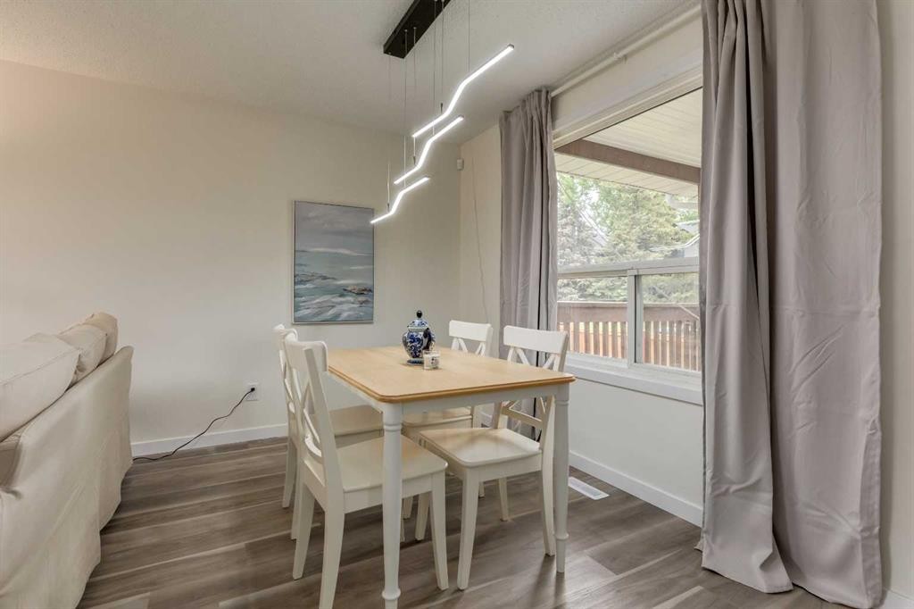 4627 73 Street Nw, Calgary, AB - Indoor Photo Showing Dining Room