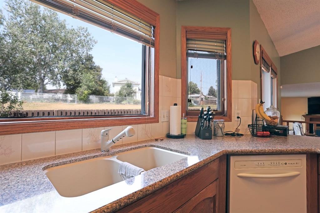 35 Parkland Close East, Brooks, AB - Indoor Photo Showing Kitchen With Double Sink