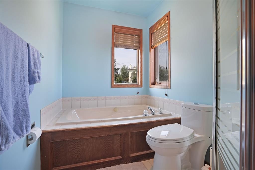 35 Parkland Close East, Brooks, AB - Indoor Photo Showing Bathroom