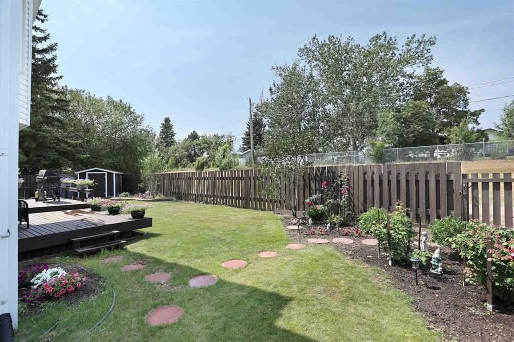 35 Parkland Close East, Brooks, AB - Outdoor