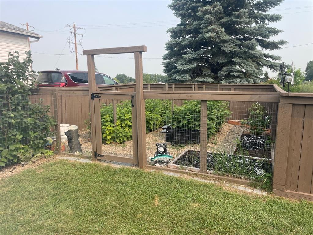 92 Railway Avenue, Rosemary, AB - Outdoor