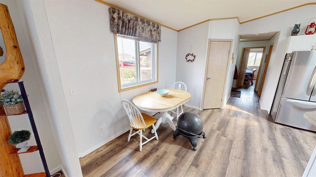 92 Railway Avenue, Rosemary, AB - Indoor Photo Showing Dining Room