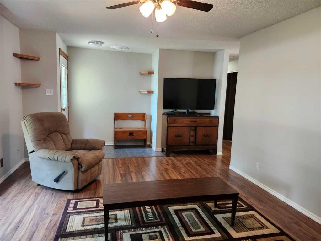 224 2 Street, Drumheller, AB - Indoor Photo Showing Other Room