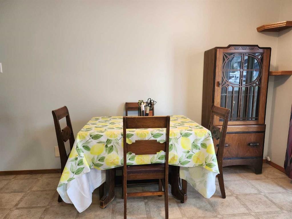 224 2 Street, Drumheller, AB - Indoor Photo Showing Dining Room