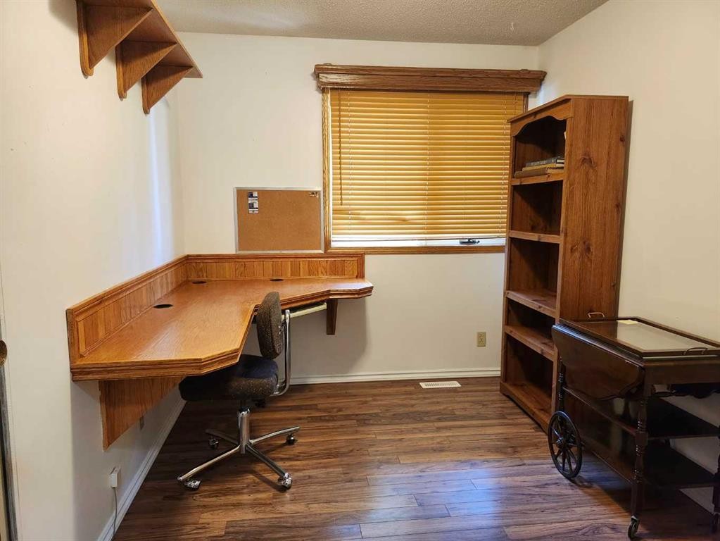 224 2 Street, Drumheller, AB - Indoor Photo Showing Office