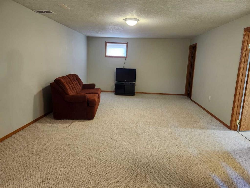 224 2 Street, Drumheller, AB - Indoor
