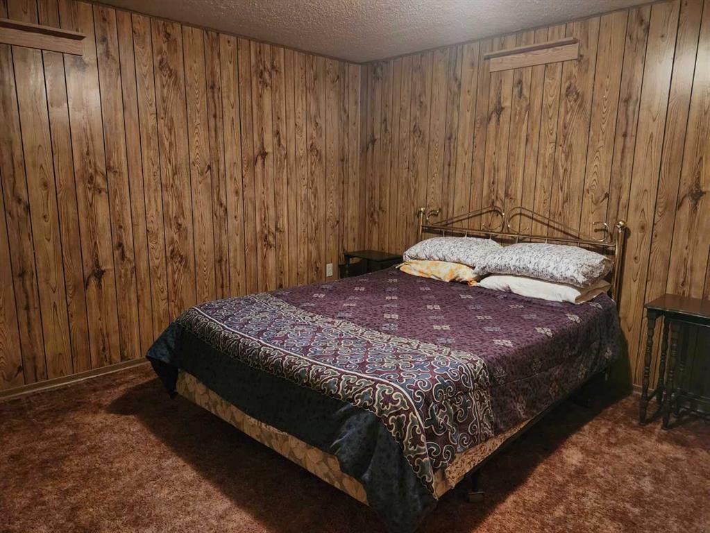 224 2 Street, Drumheller, AB - Indoor Photo Showing Bedroom