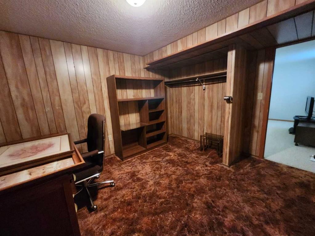 224 2 Street, Drumheller, AB - Indoor
