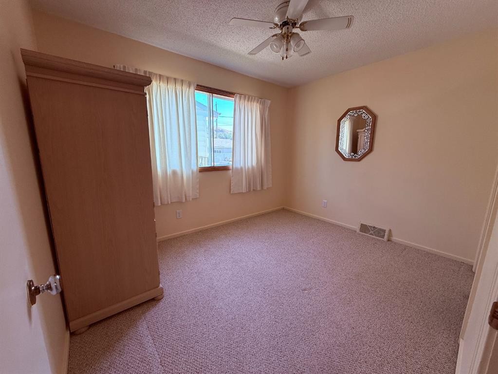 408 8 Street E, Drumheller, AB - Indoor Photo Showing Other Room