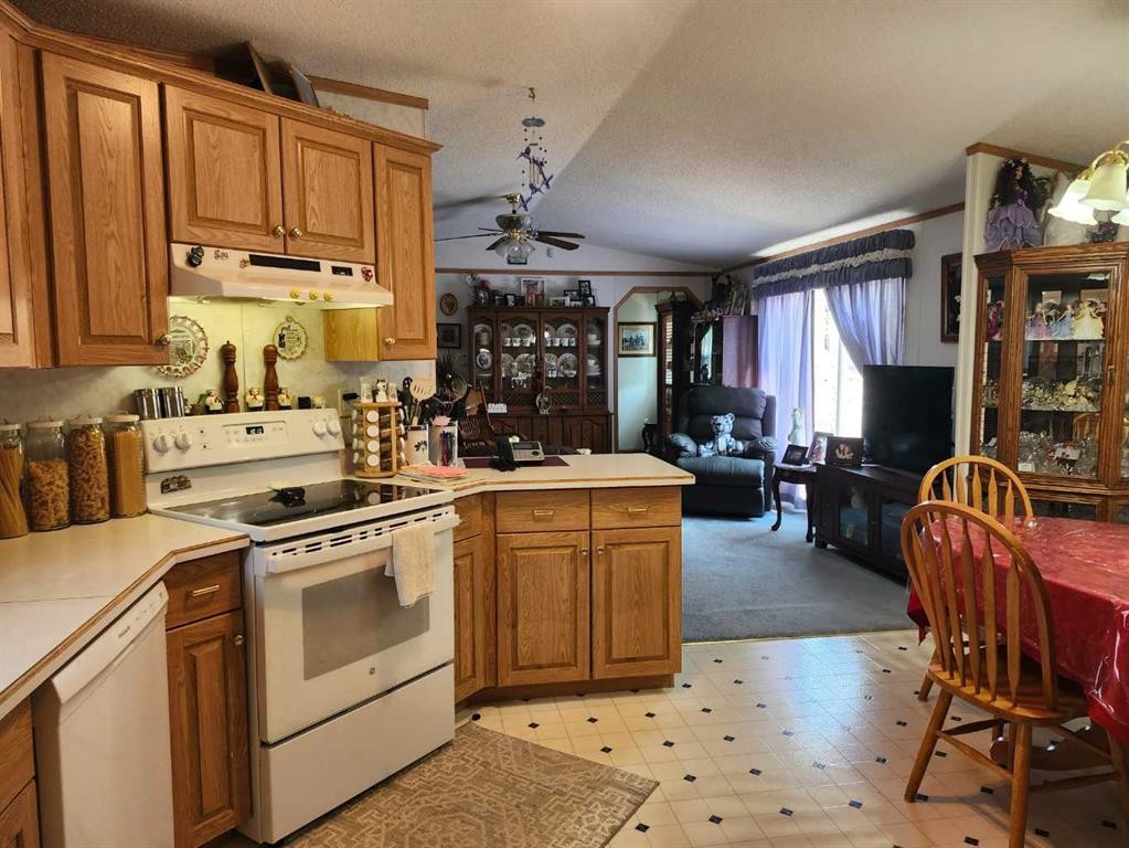 85 Greenwood Villa, Drumheller, AB