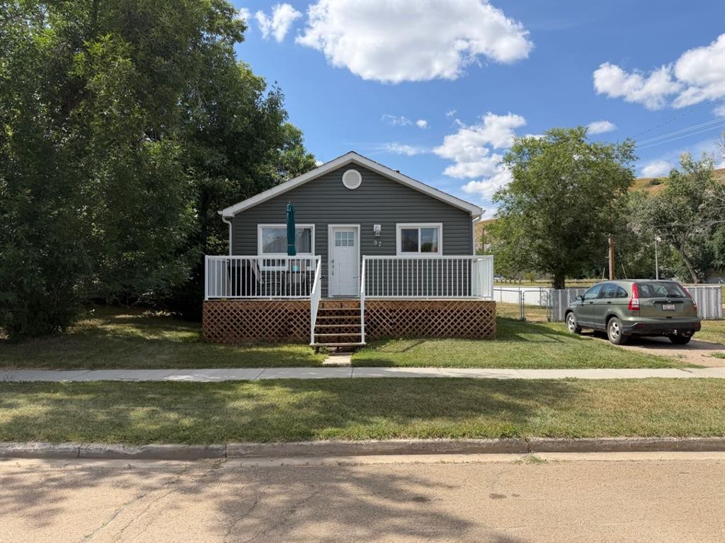97 Villa Street, Drumheller, AB - Outdoor