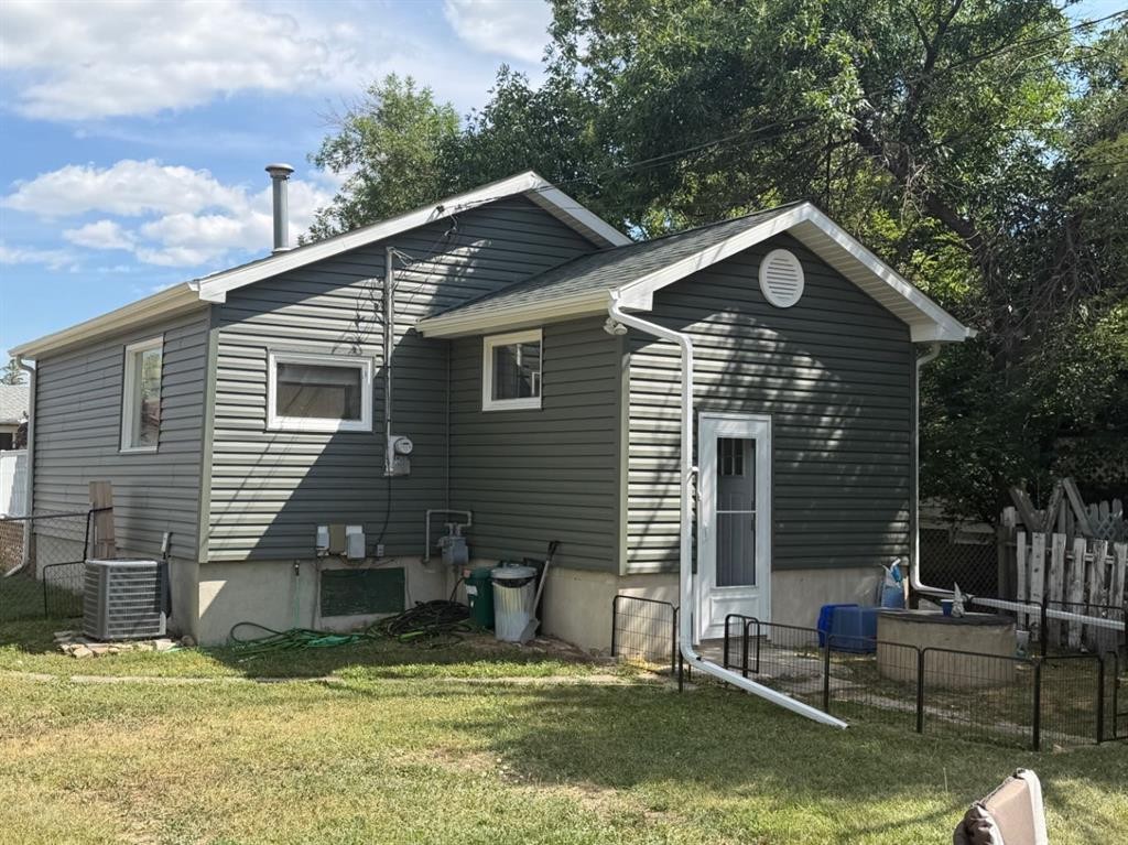 97 Villa Street, Drumheller, AB - Outdoor