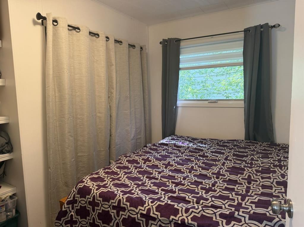 97 Villa Street, Drumheller, AB - Indoor Photo Showing Bedroom