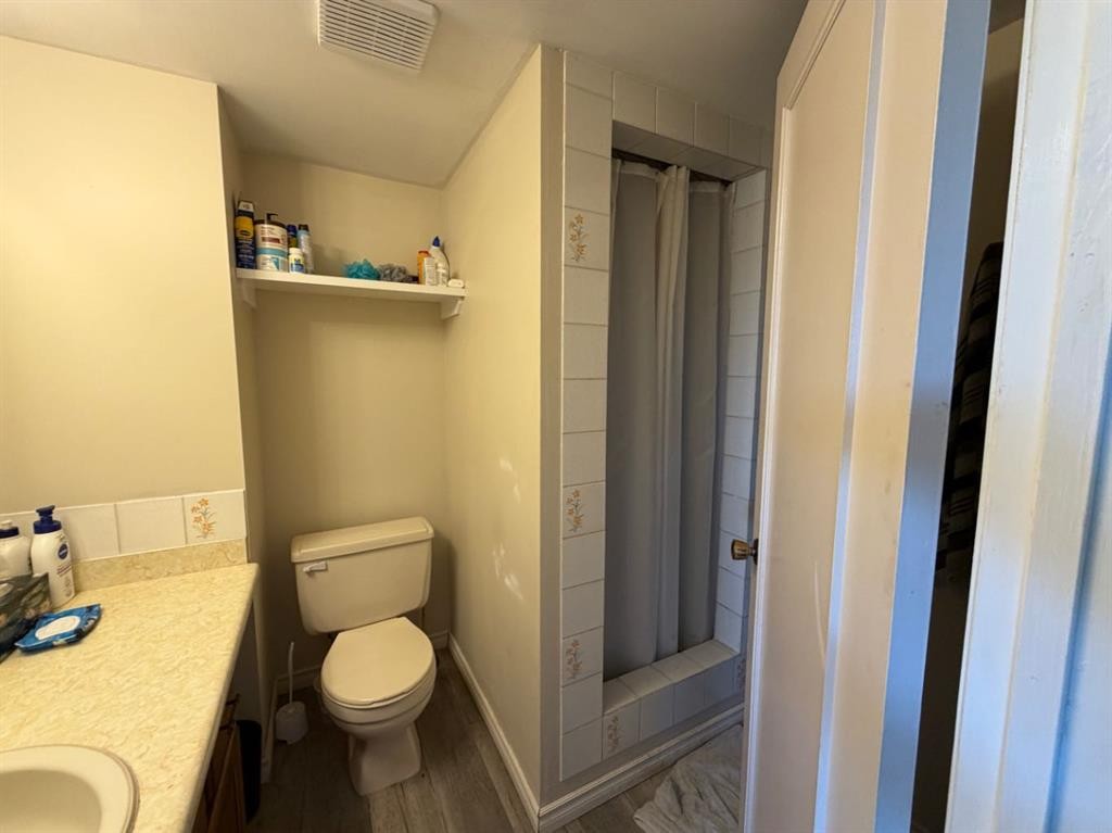 635 3 Avenue West, Drumheller, AB - Indoor Photo Showing Bathroom
