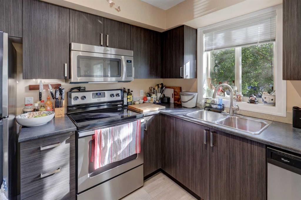 131 Copperpond Common Se, Calgary, AB - Indoor Photo Showing Kitchen With Double Sink