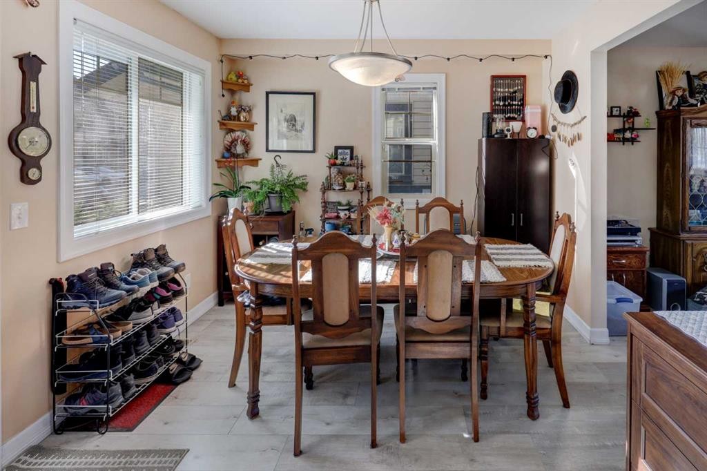 131 Copperpond Common Se, Calgary, AB - Indoor Photo Showing Dining Room