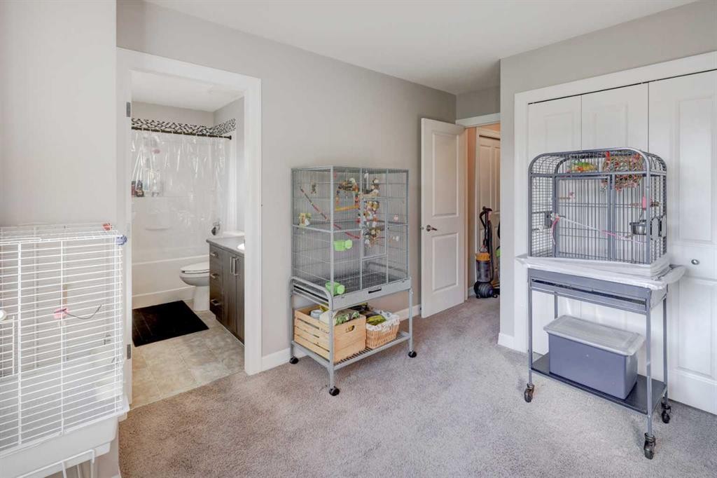 131 Copperpond Common Se, Calgary, AB - Indoor Photo Showing Bedroom