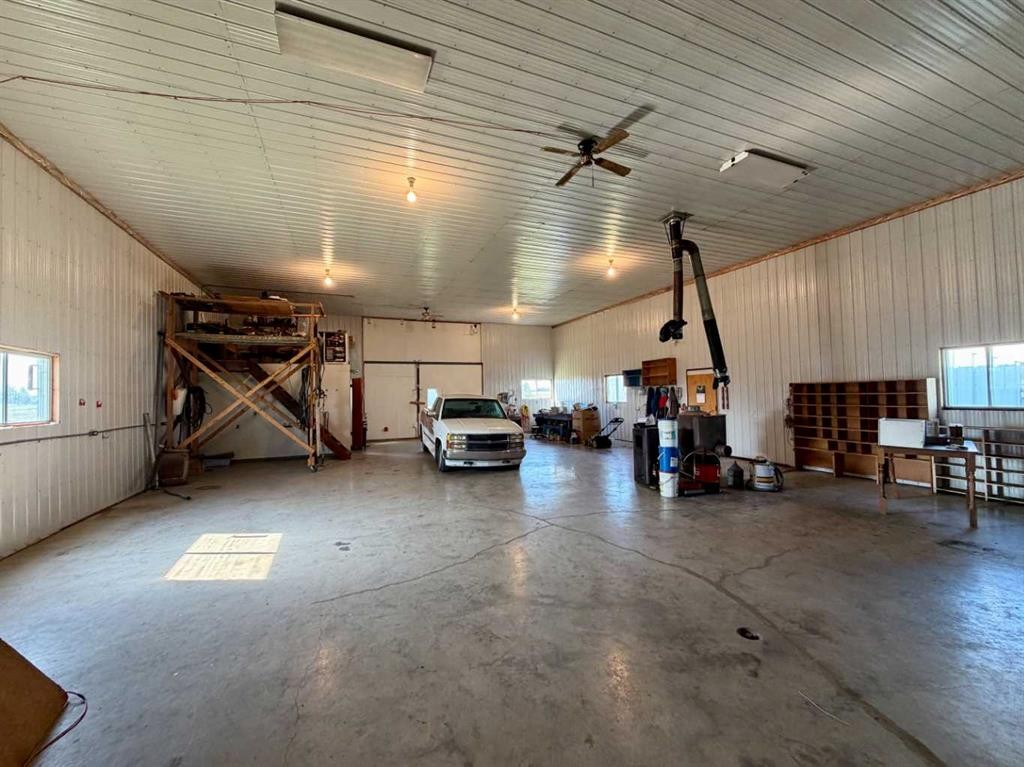 795008 Range Road 44, Rycroft, AB - Indoor Photo Showing Garage
